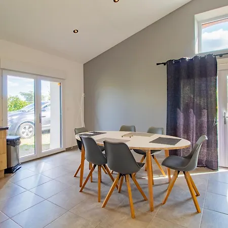 Moderne Et Confortable Proche Cholet, Nantes Et Puy Du Fou, Avec Terrasse Et Près D'un étang - Fr-1-622-43 La Renaudiere