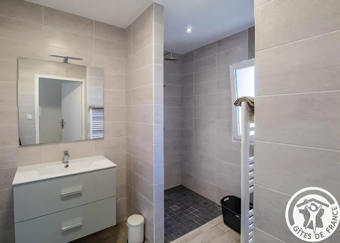 Сasa de vacaciones Moderne Et Confortable Proche Cholet, Nantes Et Puy Du Fou, Avec Terrasse Et Près D'un étang - Fr-1-622-43 *